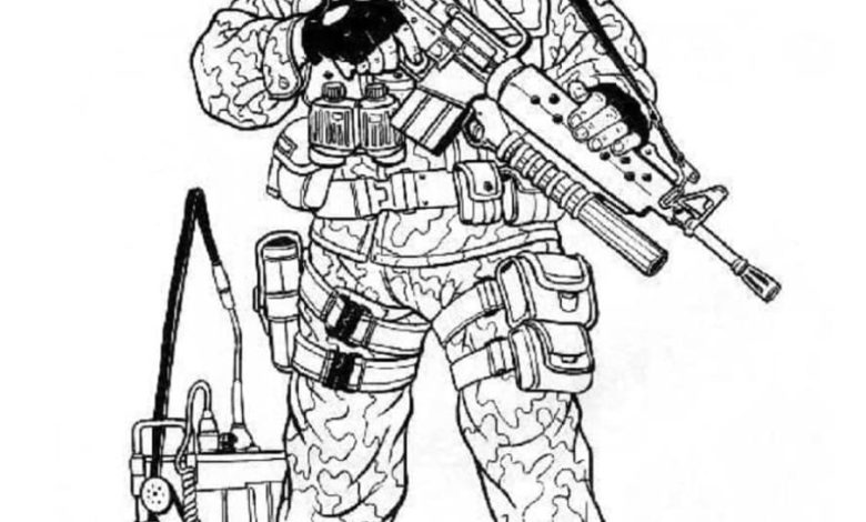 Askeri Kamuflajda Silahlı Asker Boyama Sayfası