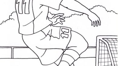 Futbol Oyuncusu ve Top Boyama Sayfası