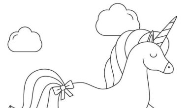 Boyama Sayfası Büyülü Tek Boynuzlu At ve Bulutlar