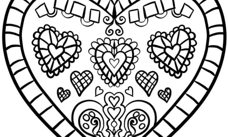 Renkli Kalpler ve Şeritlerle Dekore Edilmiş Kalp Boyama Sayfası