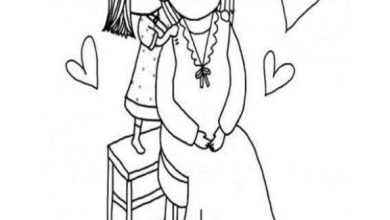 Anneye Saçlarını Taranırken Yardım Eden Küçük Kız Boyama Sayfası