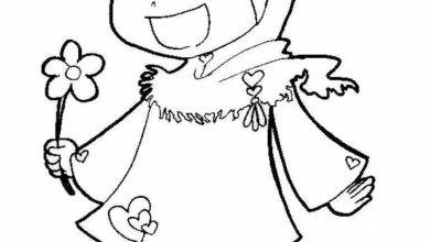 Çiçek Tutarken Gülümseyen Sevimli Kız Çocuk Boyama Sayfası