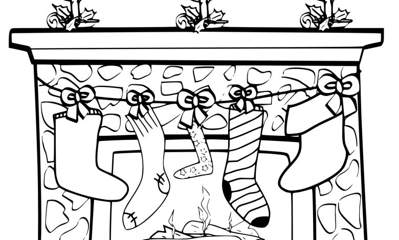 Yeni Yıl Şöminesi Boyama Sayfası - Noel Çorapları ve Mumlar