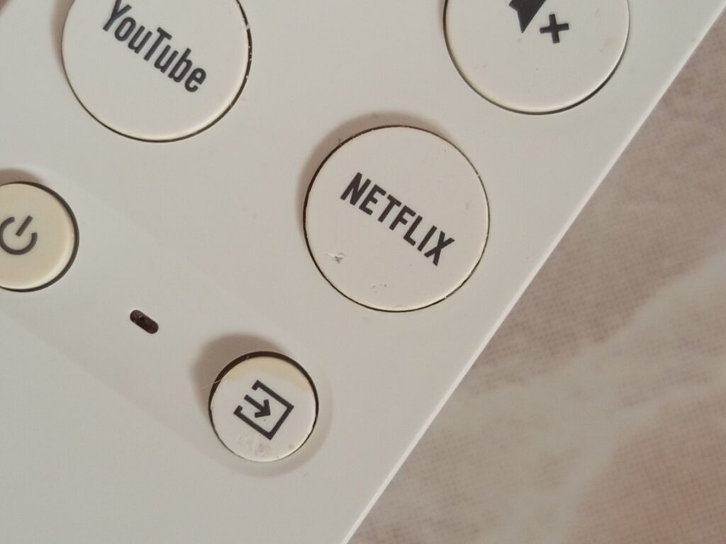 Kumanda üzerindeki Netflix ve YouTube tuşları