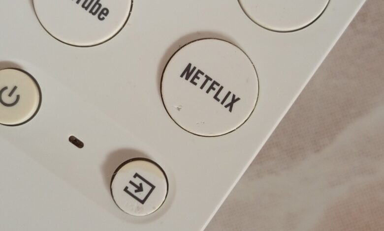 Kumanda üzerindeki Netflix ve YouTube tuşları