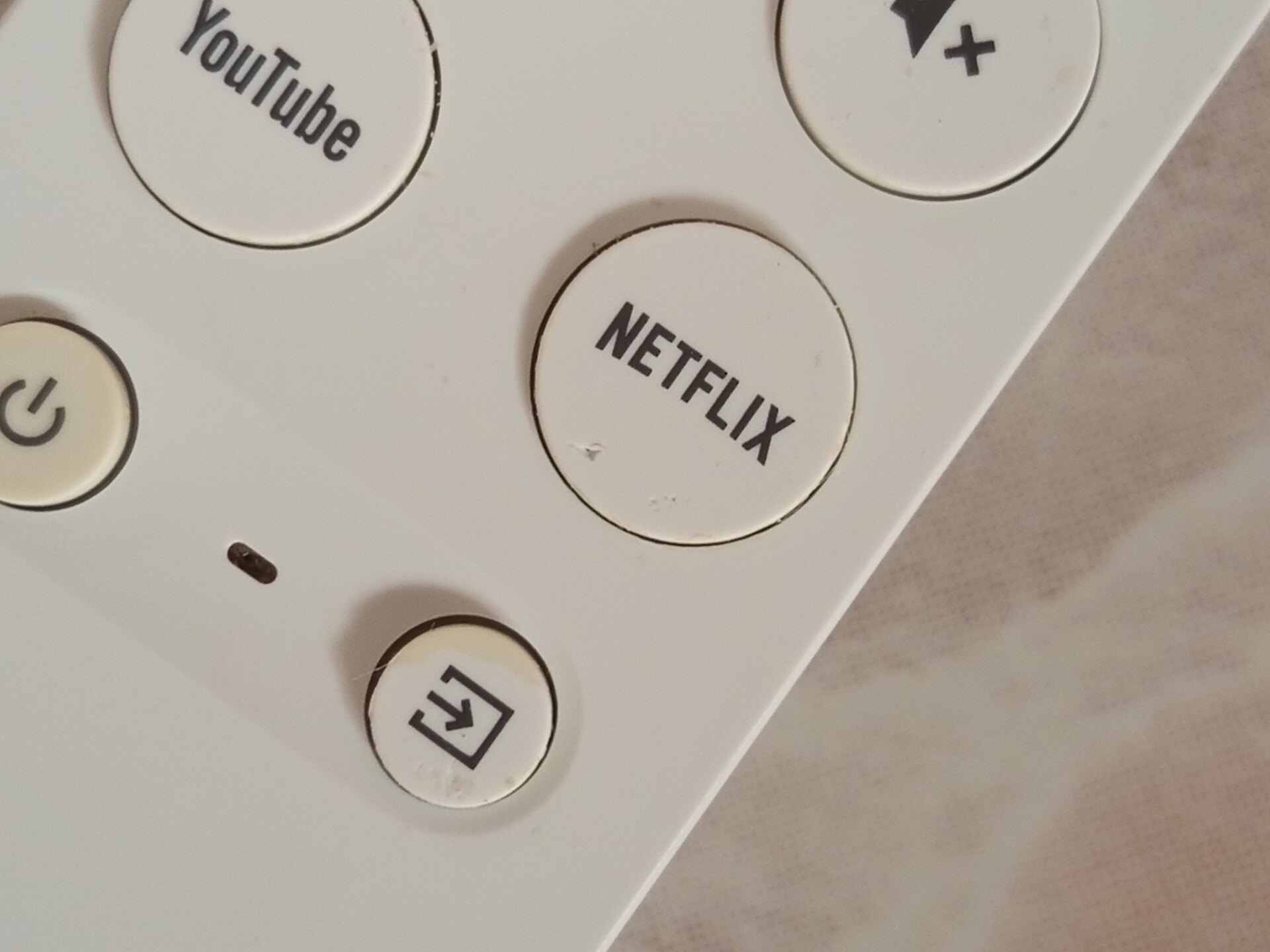 Kumanda üzerindeki Netflix ve YouTube tuşları